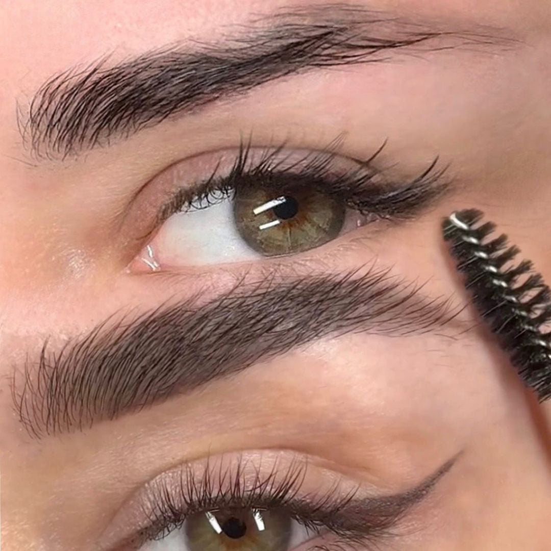 DERMAROLLER - Rodillo para el crecimiento de las cejas y el cabello + Vitaminas