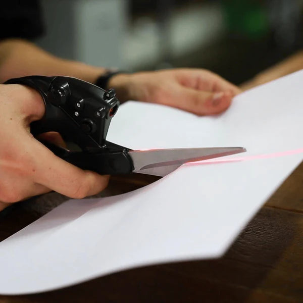 LaserCut Pro | Tijeras Con Guía Laser para Cortes Precisos