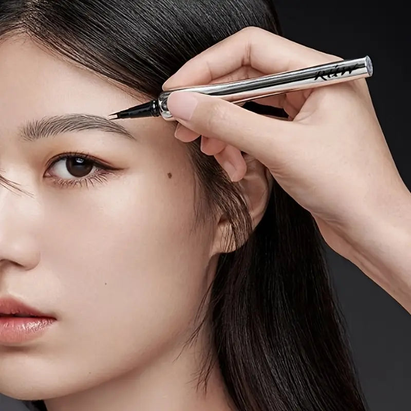 BrowMaster | Lápiz Delineador para Cejas con Precisión Duradera